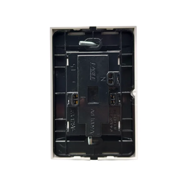 TOMACORRIENTE DOBLE EMPOTRAR POLARIZADO BLANCO 15 AMPERIOS 125V PLATA EAGLE.webp