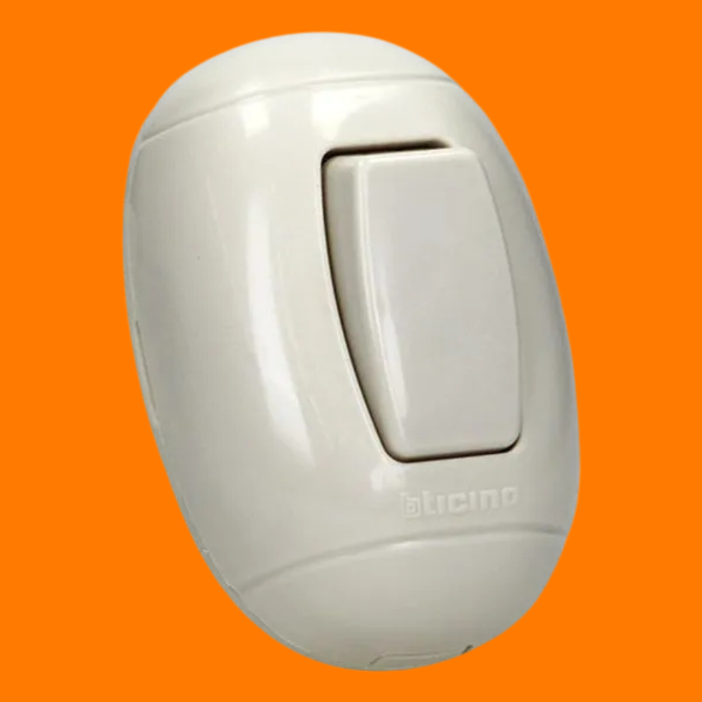 SWITCH SOBREPONER MARFIL SENCILLO 10A P52 OVAL BTICINO.png